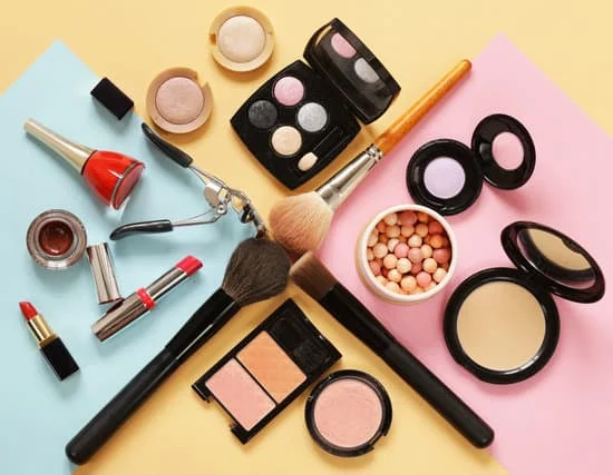 Potencia tu Belleza Descripción: Descubre los mejores tips de maquillaje, técnicas para resaltar tus rasgos y los productos más recomendados para un look impecable. ¡Inspírate y transforma tu rutina de belleza!